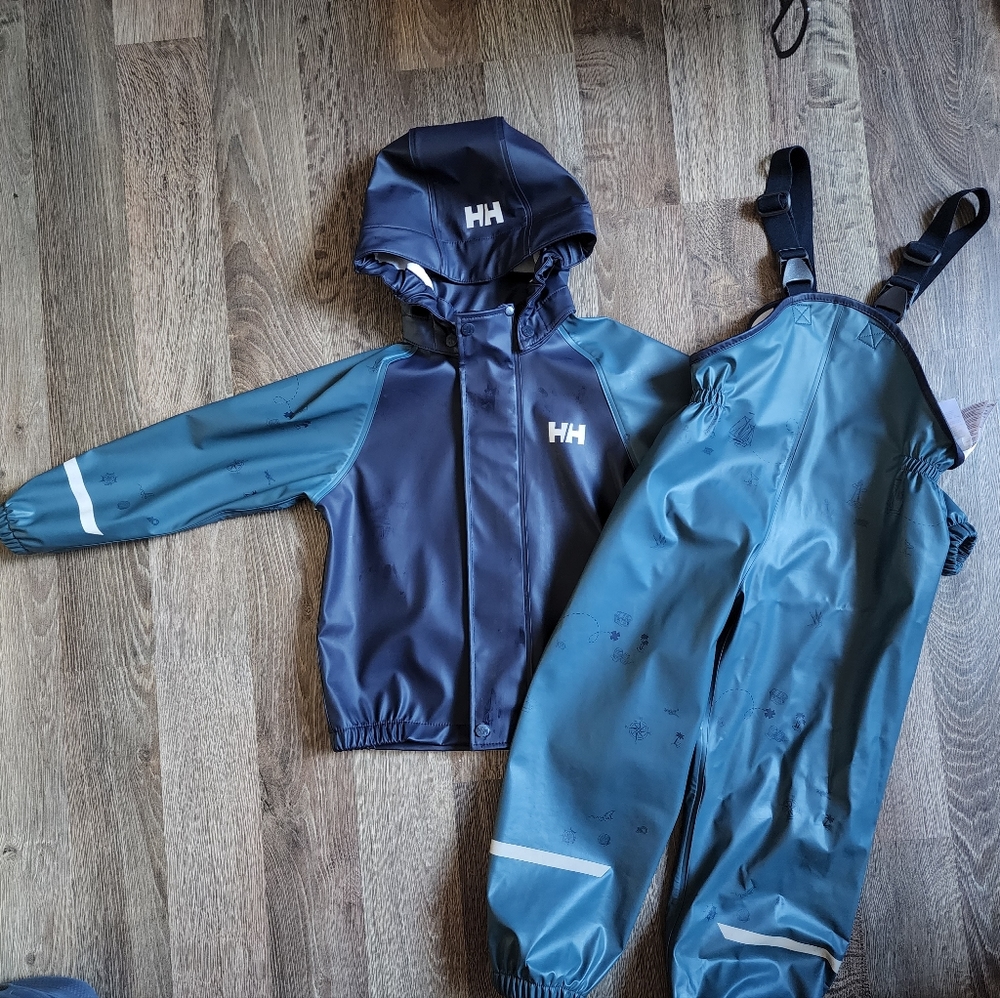 New ! HELLY HANSEN rain suit 4t